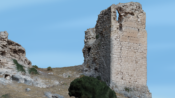 Trabajos de Levantamiento por combinación de sensores aéreos y terrestres de los restos del Castillo de Luna en la Puebla de Cazalla.